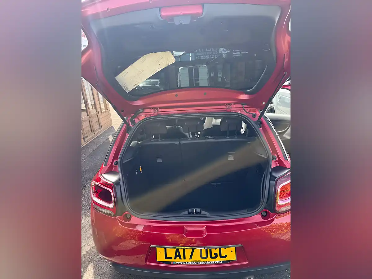 Used 2017 DS DS 3 Chic Red - Interior and Exterior details 13