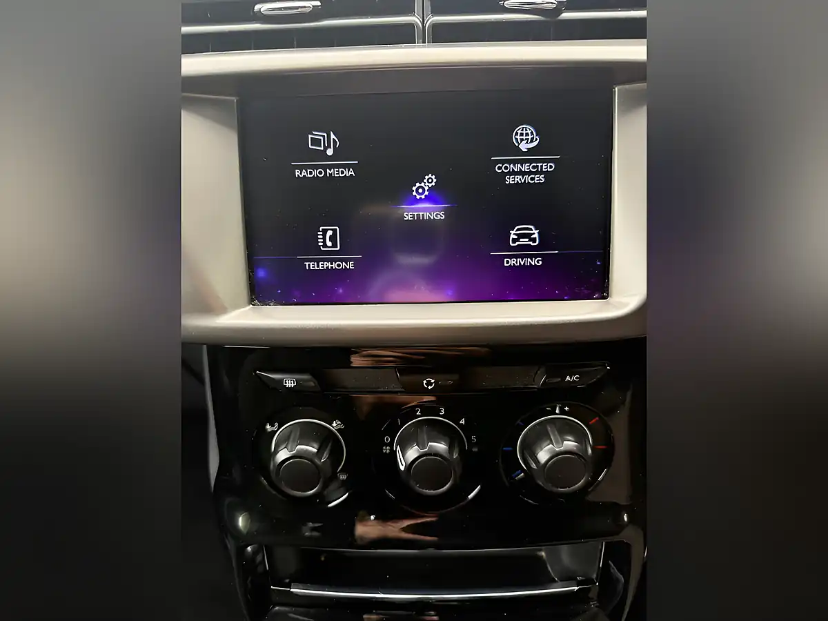 Used 2017 DS DS 3 Chic Red - Interior and Exterior details 17