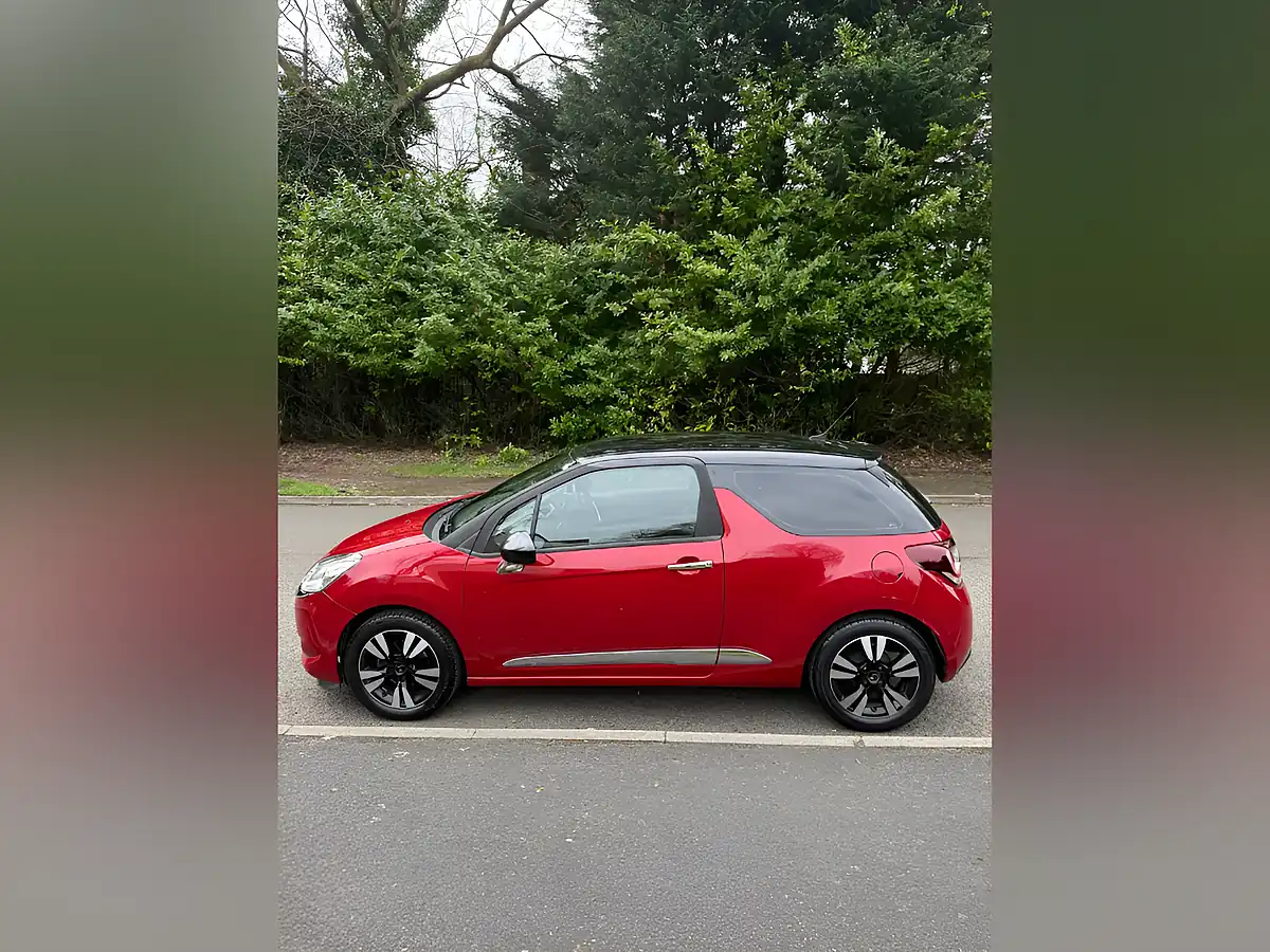 Used 2017 DS DS 3 Chic Red - Interior and Exterior details 6