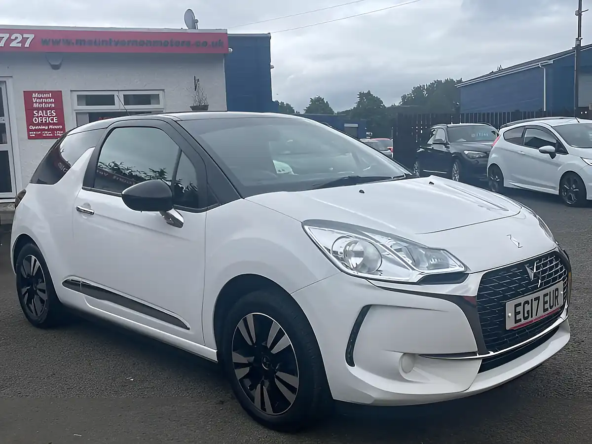 Used 2017 DS DS 3 Chic White - Interior and Exterior details 11