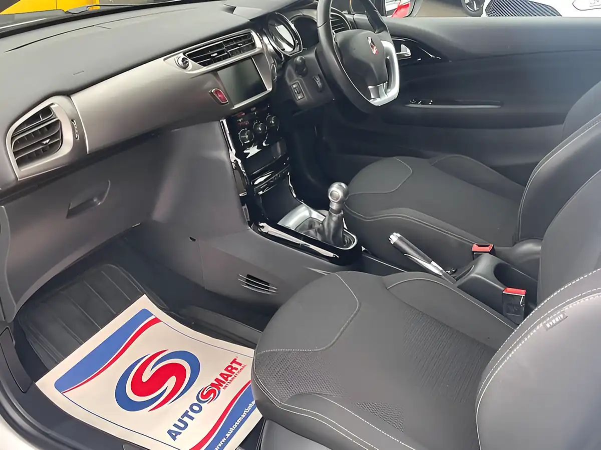 Used 2017 DS DS 3 Chic White - Interior and Exterior details 16