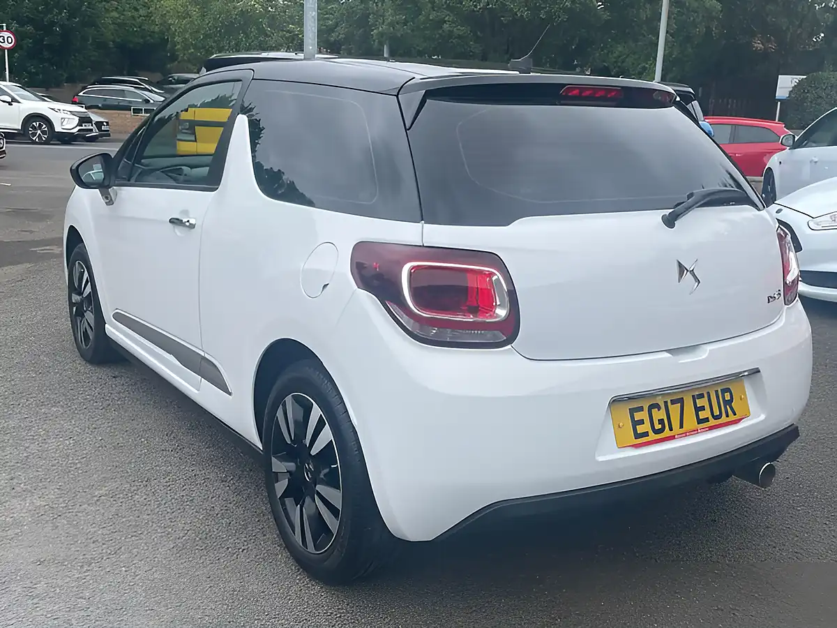 Used 2017 DS DS 3 Chic White - Interior and Exterior details 6