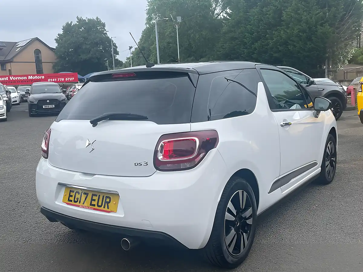 Used 2017 DS DS 3 Chic White - Interior and Exterior details 8