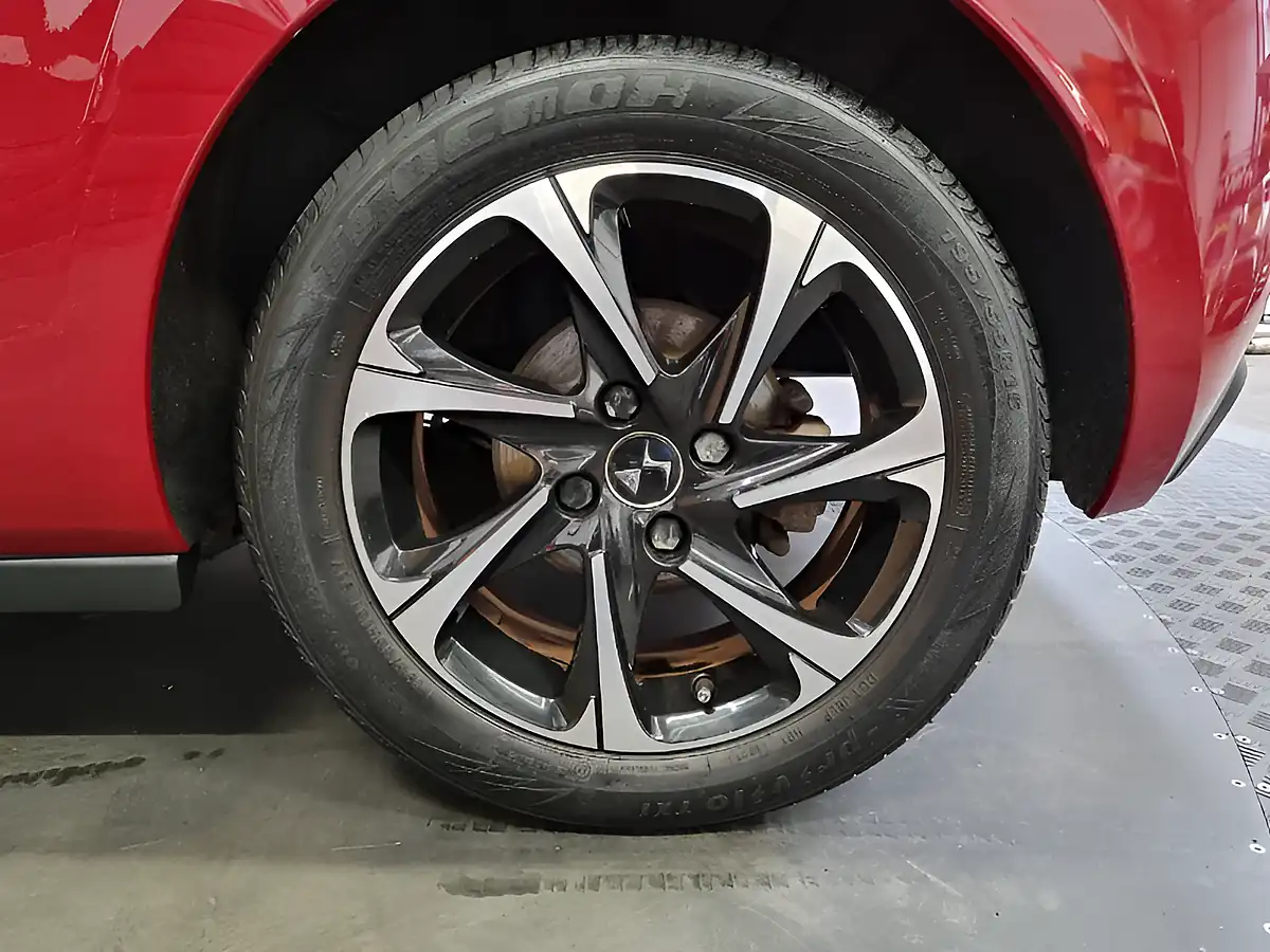 Used 2017 DS DS 3 Elegance Red - Interior and Exterior details 17