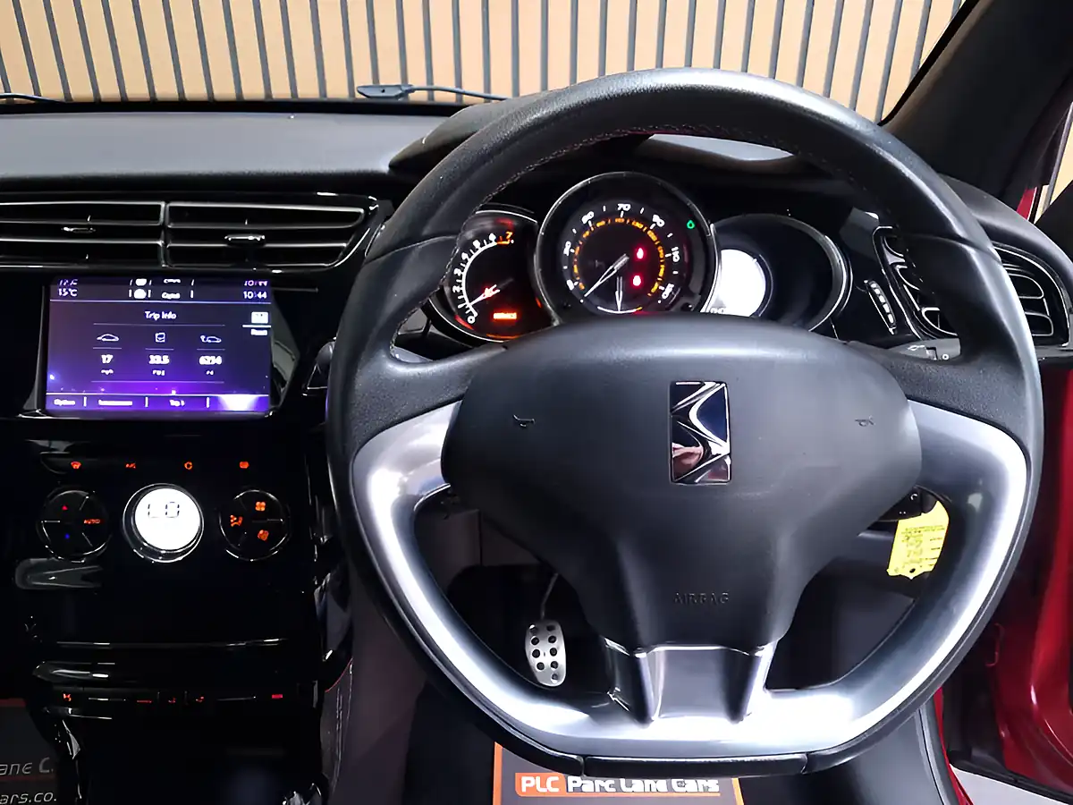 Used 2017 DS DS 3 Elegance Red - Interior and Exterior details 20