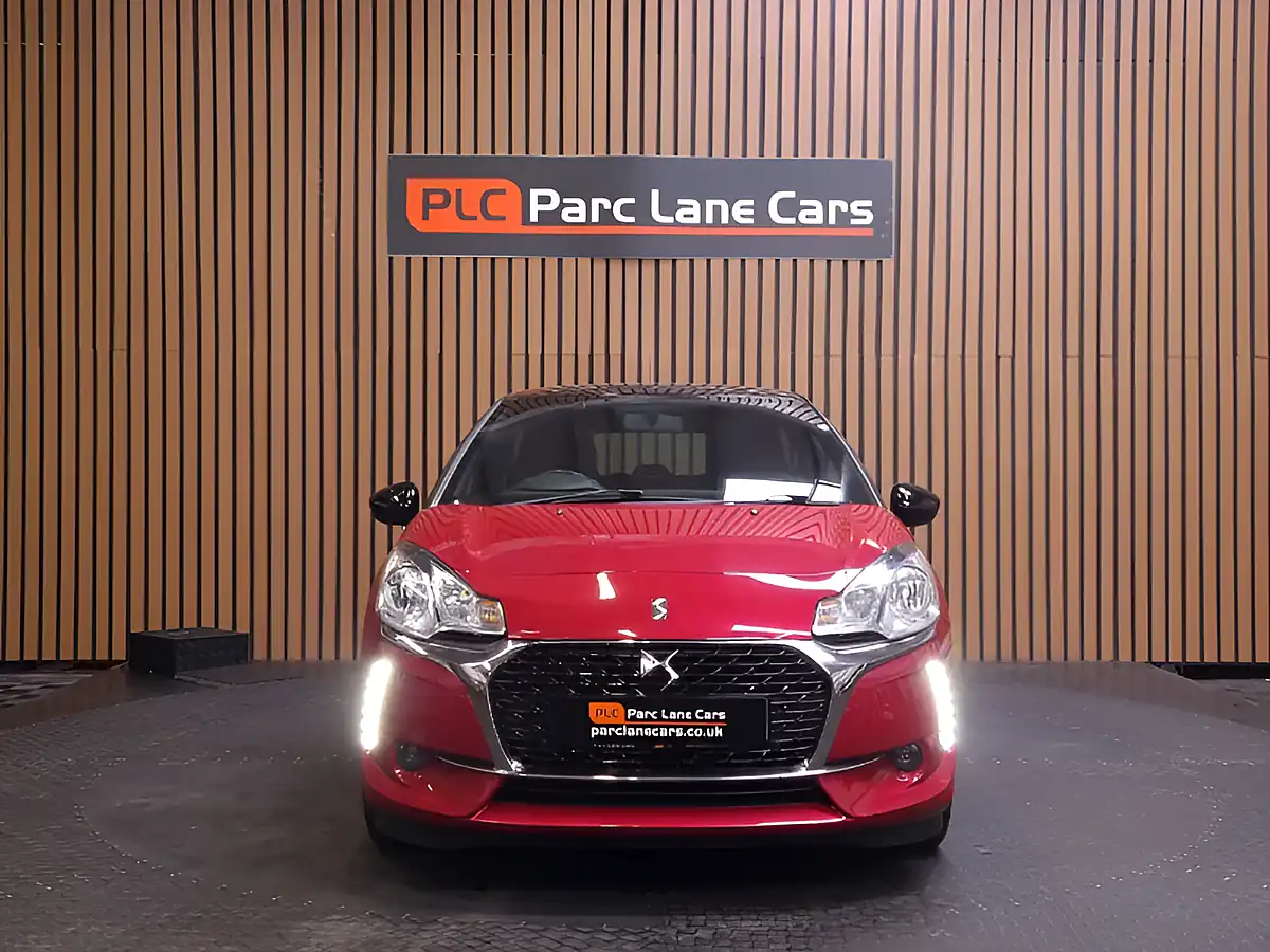 Used 2017 DS DS 3 Elegance Red - Interior and Exterior details 5