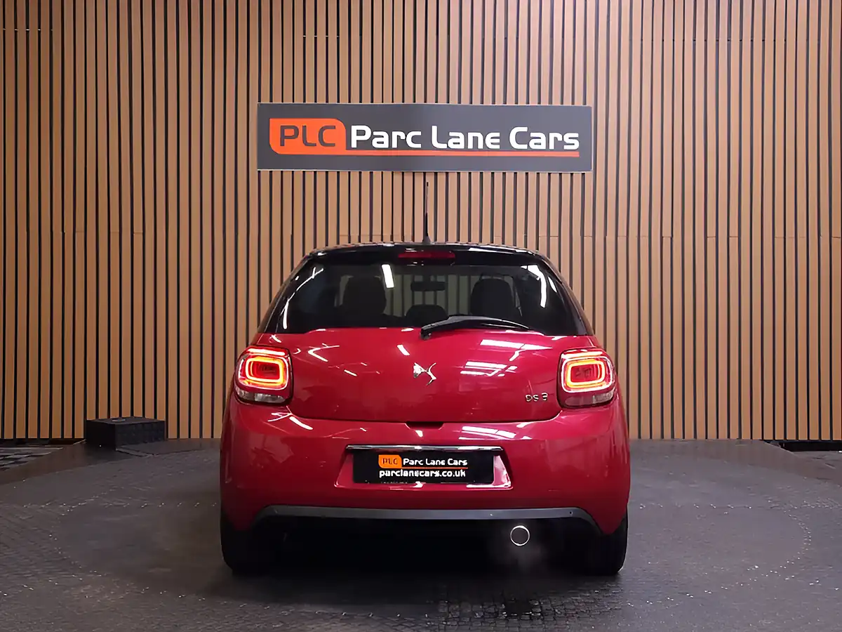 Used 2017 DS DS 3 Elegance Red - Interior and Exterior details 9