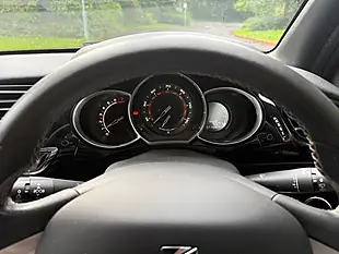 Used 2017 DS DS 3 Elegance Red - Interior and Exterior details 13