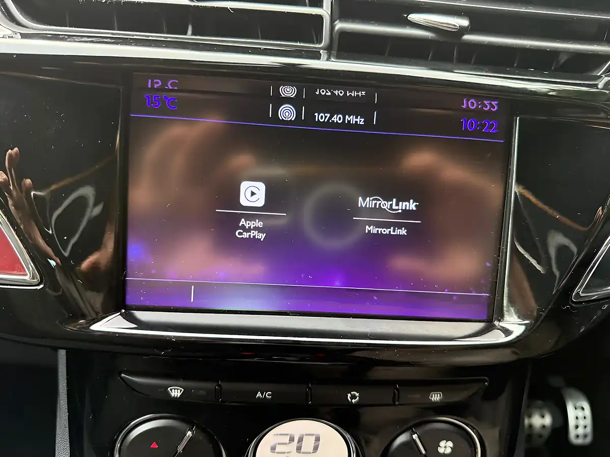 Used 2017 DS DS 3 Elegance Red - Interior and Exterior details 14