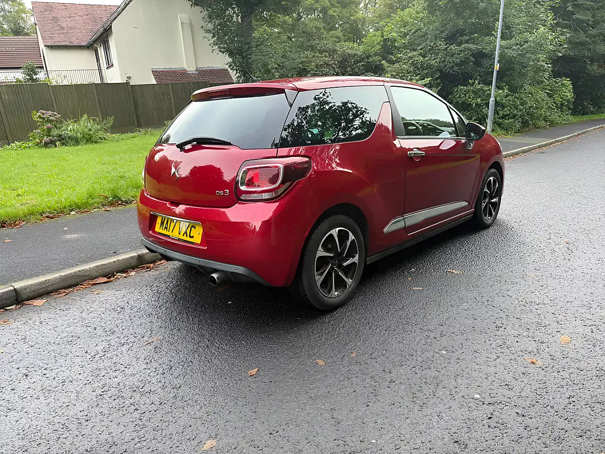 Used 2017 DS DS 3 Elegance Red - Interior and Exterior details 3