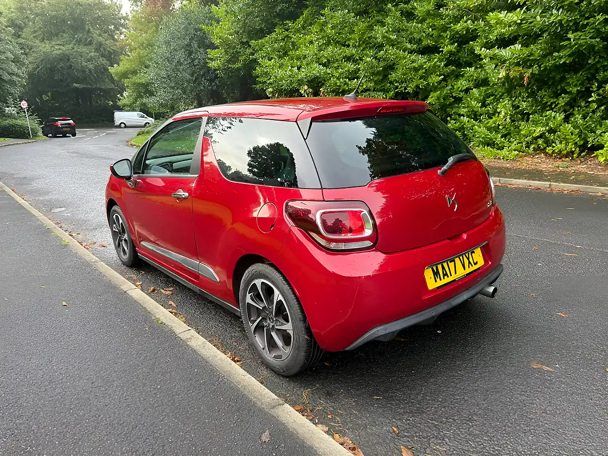 Used 2017 DS DS 3 Elegance Red - Interior and Exterior details 5