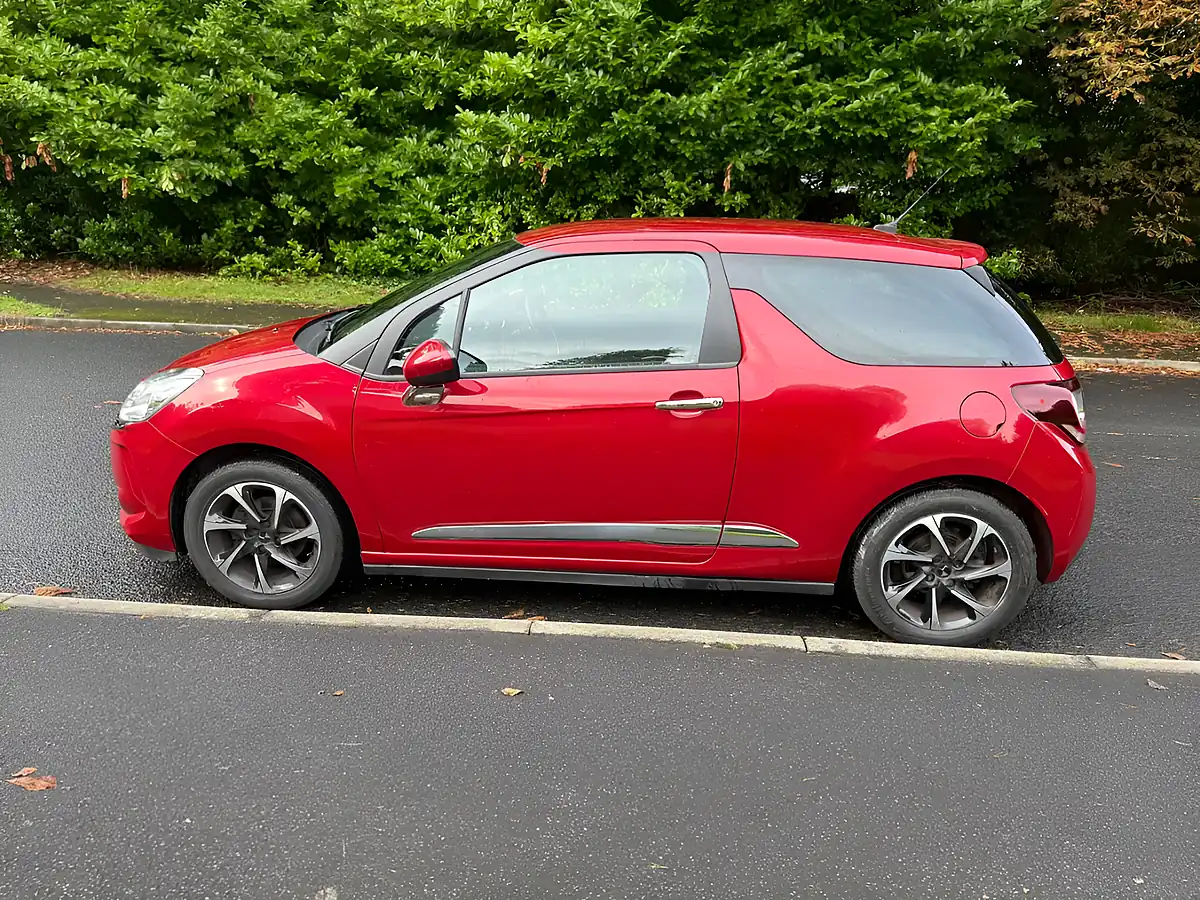 Used 2017 DS DS 3 Elegance Red - Interior and Exterior details 6