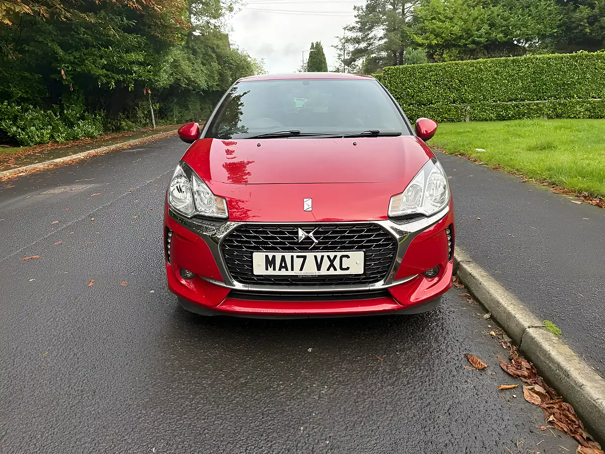 Used 2017 DS DS 3 Elegance Red - Interior and Exterior details 8