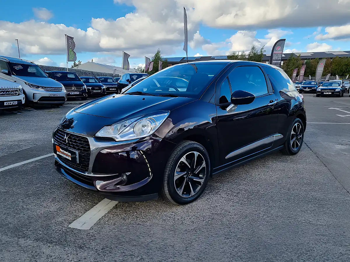 Used 2017 DS DS 3 Elegance Whisper Red Metallic - Interior and Exterior details 4