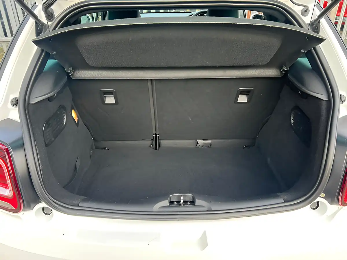 Used 2017 DS DS 3 Elegance White - Interior and Exterior details 12
