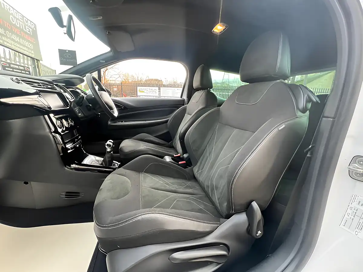 Used 2017 DS DS 3 Elegance White - Interior and Exterior details 18