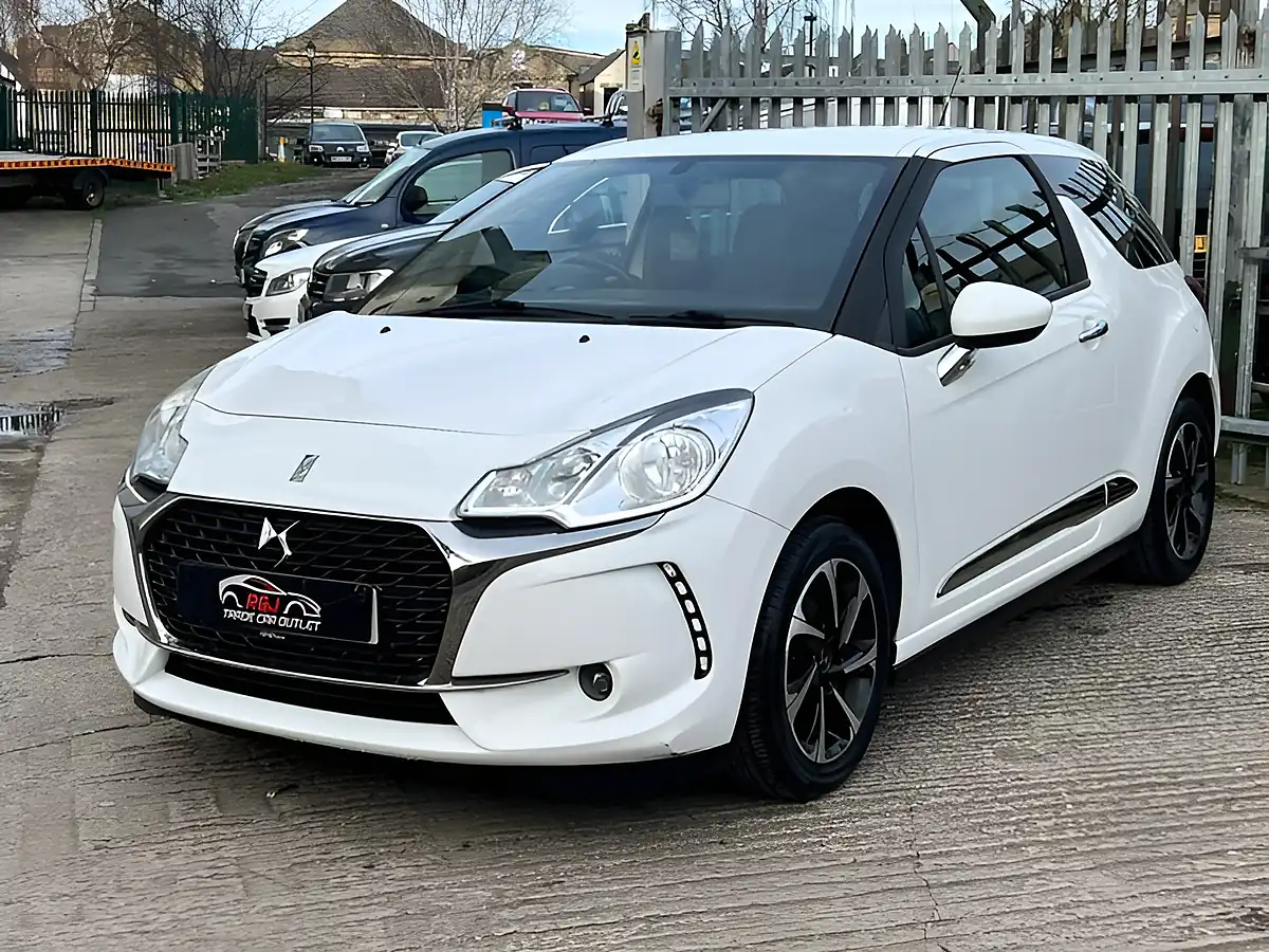 Used 2017 DS DS 3 Elegance White - Interior and Exterior details 3