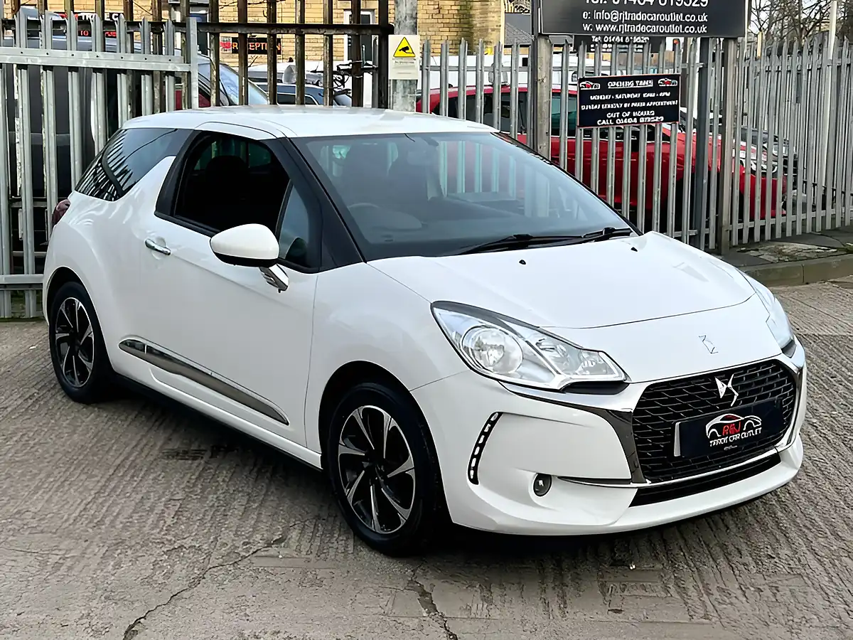 Used 2017 DS DS 3 Elegance White - Interior and Exterior details 4