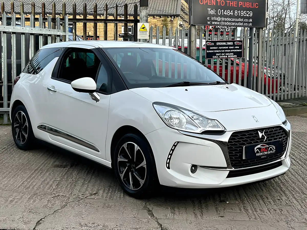 Used 2017 DS DS 3 Elegance White - Interior and Exterior details 5