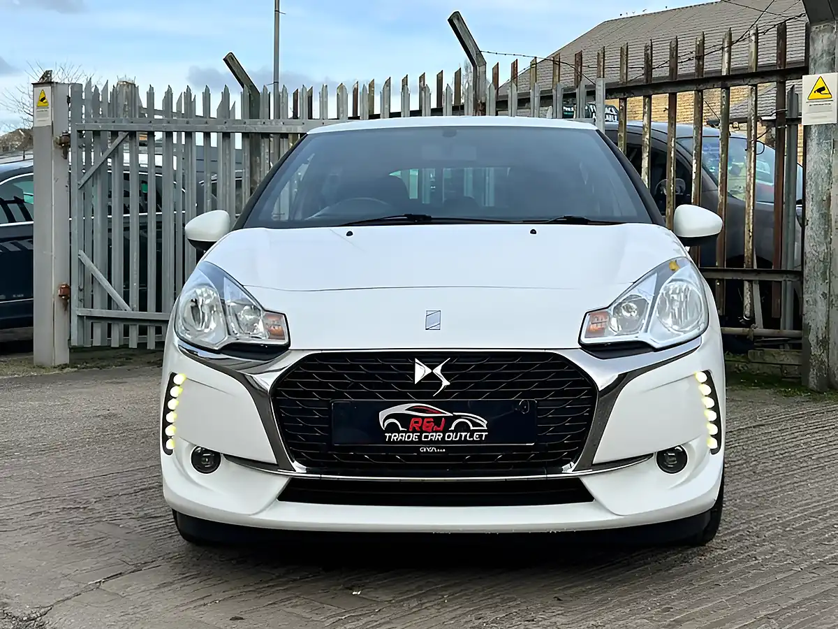Used 2017 DS DS 3 Elegance White - Interior and Exterior details 6