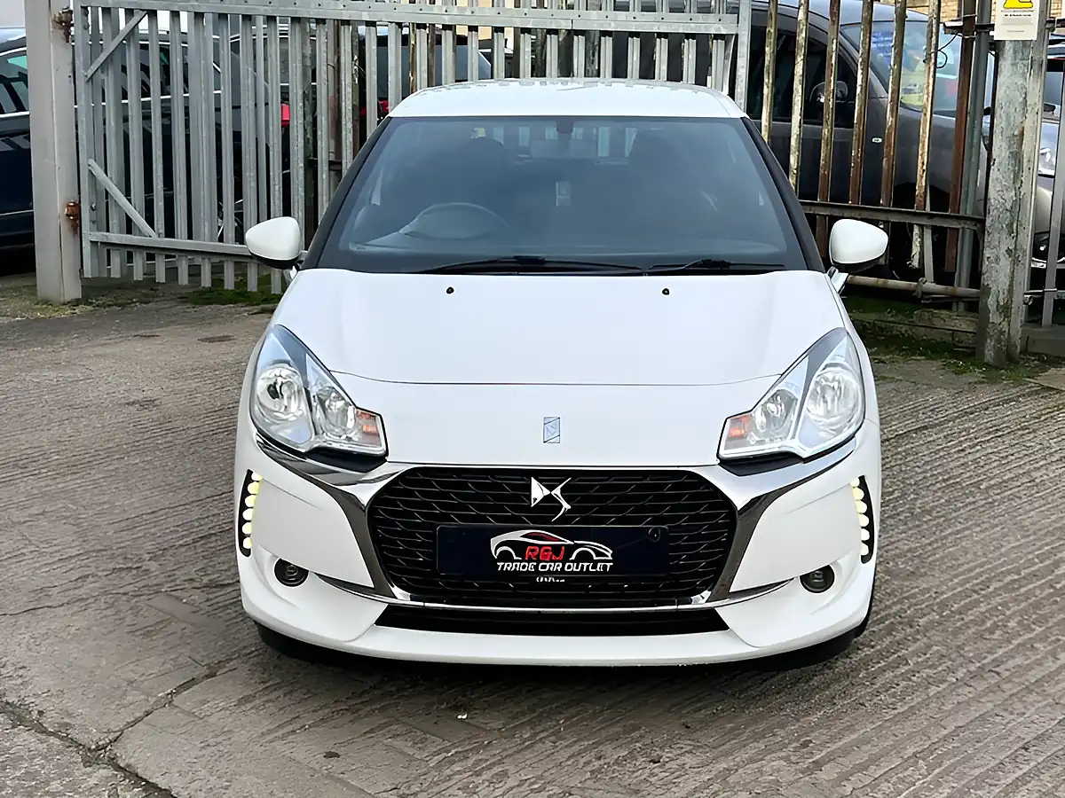 Used 2017 DS DS 3 Elegance White - Interior and Exterior details 7
