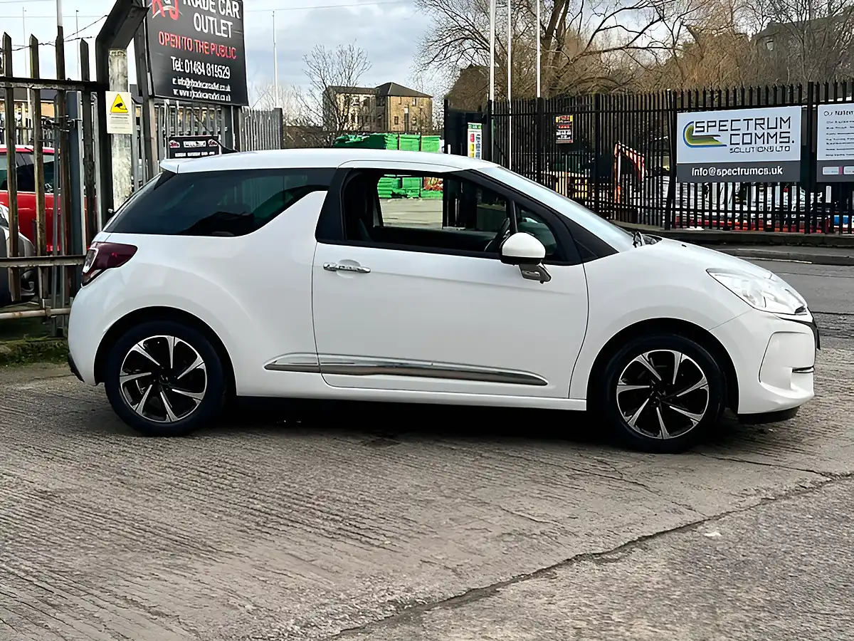 Used 2017 DS DS 3 Elegance White - Interior and Exterior details 9