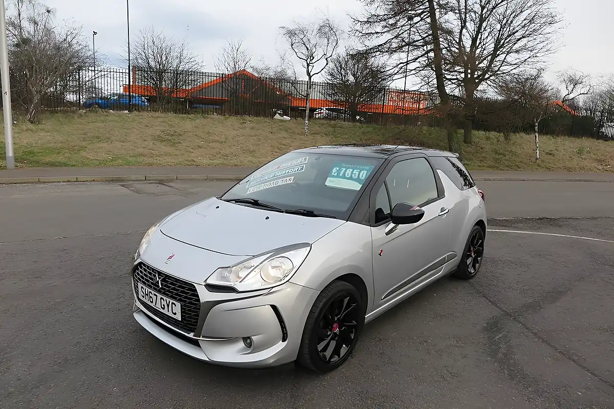Used 2017 DS DS 3 Performance Line Silver - Interior and Exterior details 11