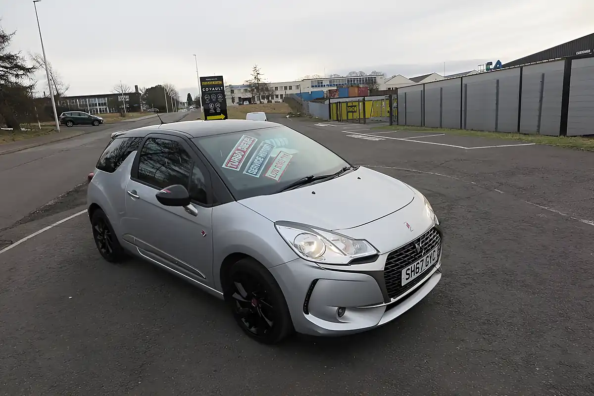 Used 2017 DS DS 3 Performance Line Silver - Interior and Exterior details 14