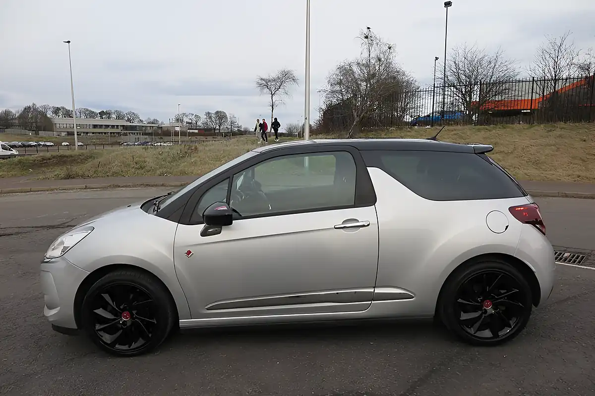 Used 2017 DS DS 3 Performance Line Silver - Interior and Exterior details 2