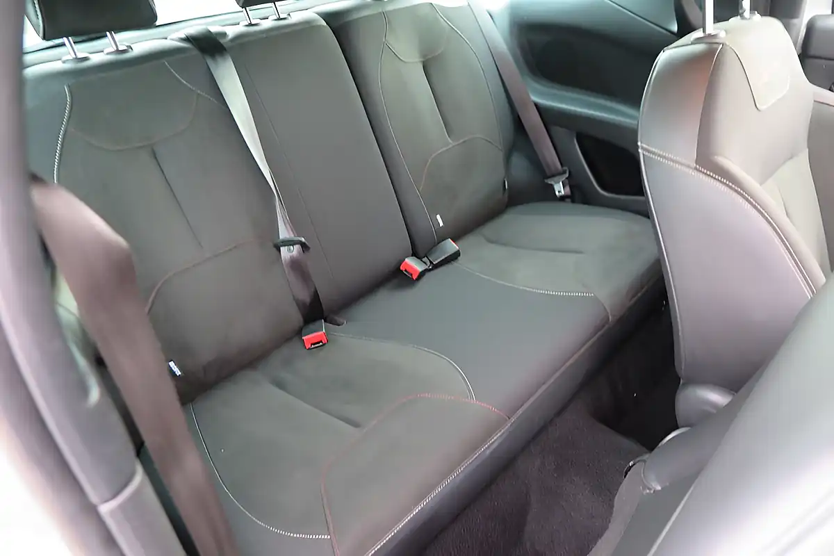 Used 2017 DS DS 3 Performance Line Silver - Interior and Exterior details 4