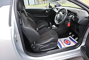 Used 2017 DS DS 3 Performance Line Silver - Interior and Exterior details 5