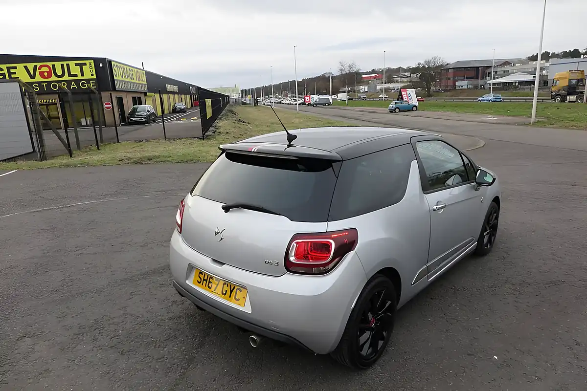 Used 2017 DS DS 3 Performance Line Silver - Interior and Exterior details 6