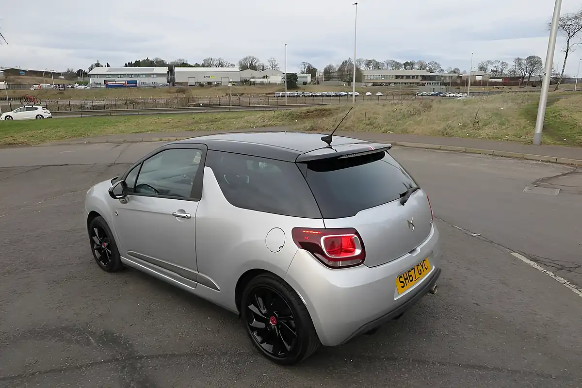 Used 2017 DS DS 3 Performance Line Silver - Interior and Exterior details 9