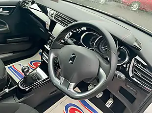 Used 2017 DS DS 3 Performance Line White - Interior and Exterior details 12