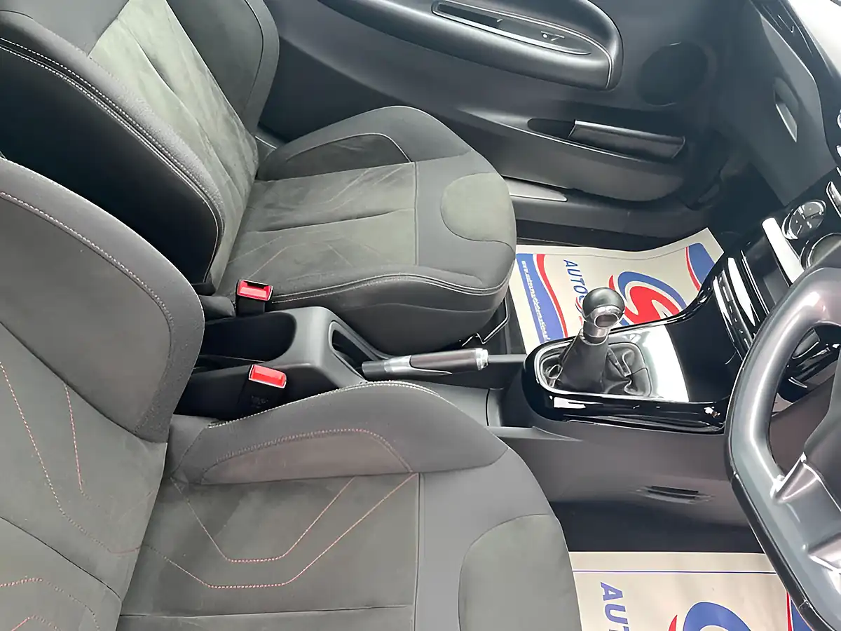 Used 2017 DS DS 3 Performance Line White - Interior and Exterior details 13