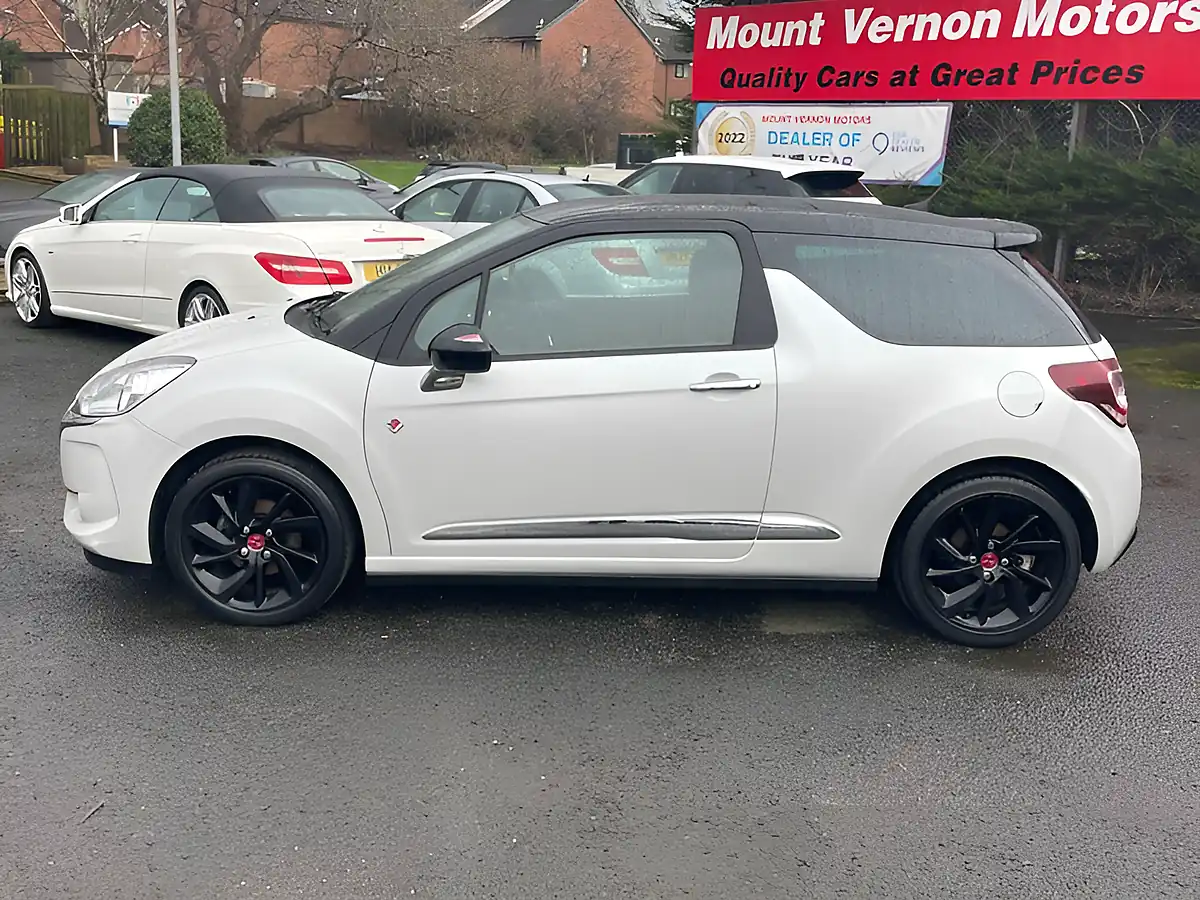 Used 2017 DS DS 3 Performance Line White - Interior and Exterior details 5