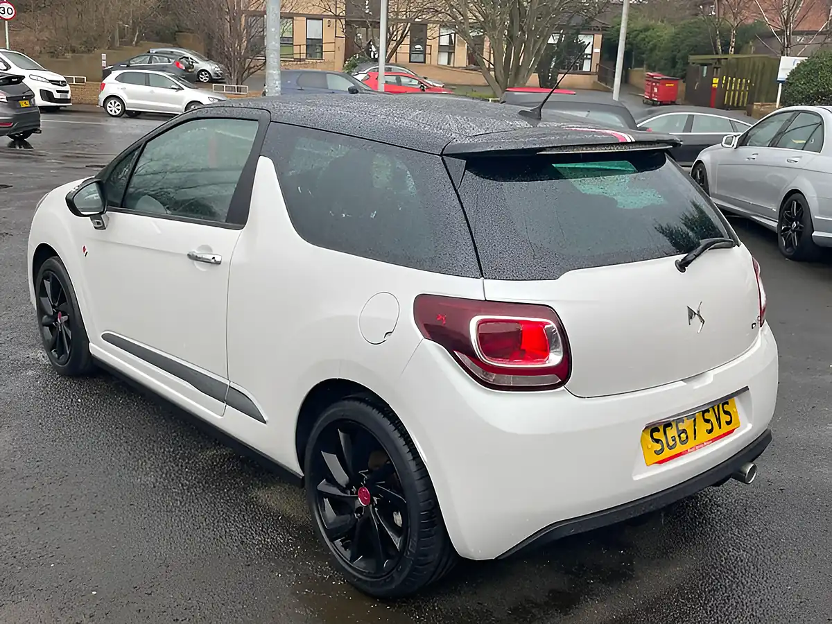 Used 2017 DS DS 3 Performance Line White - Interior and Exterior details 6