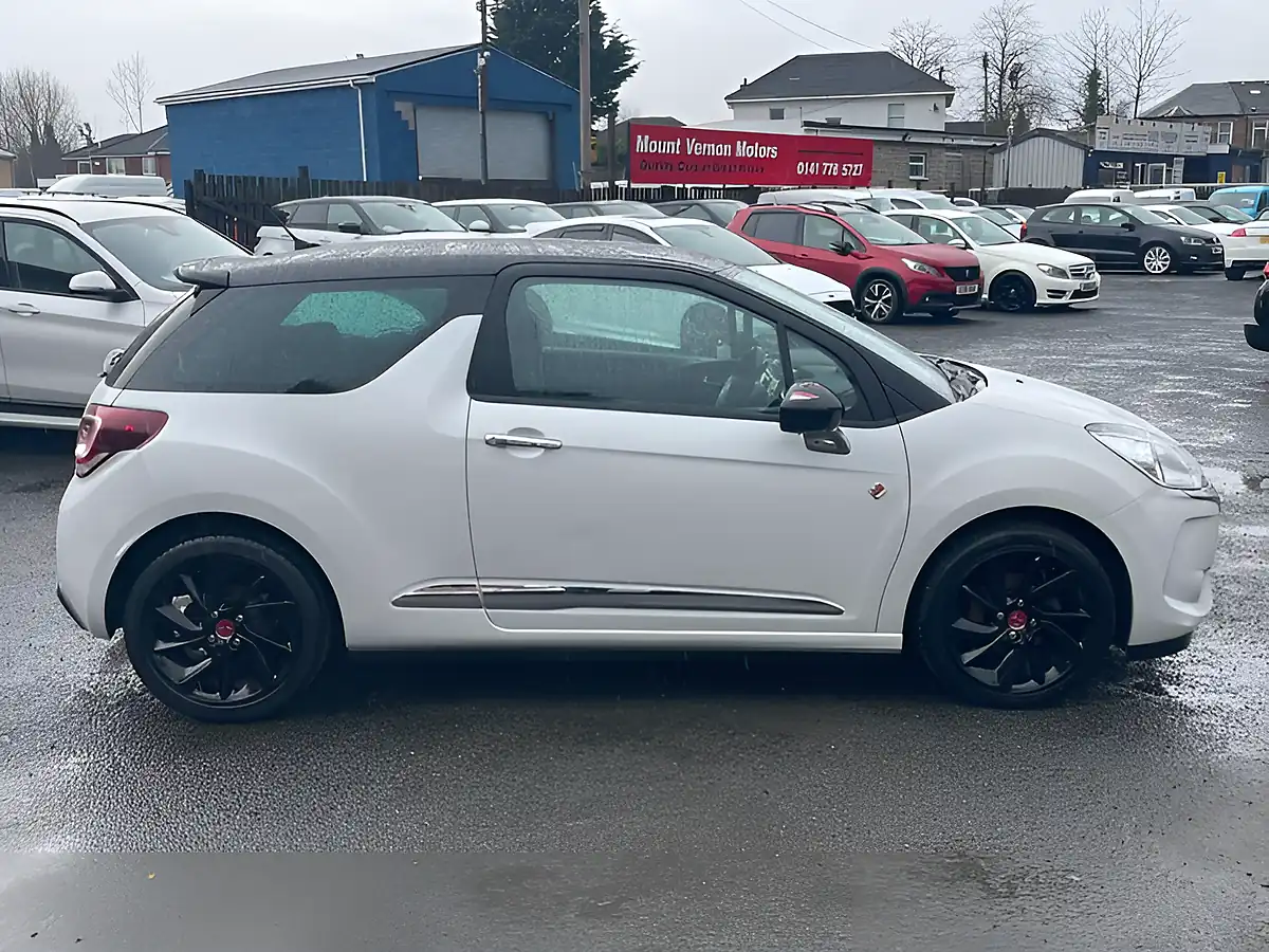 Used 2017 DS DS 3 Performance Line White - Interior and Exterior details 9