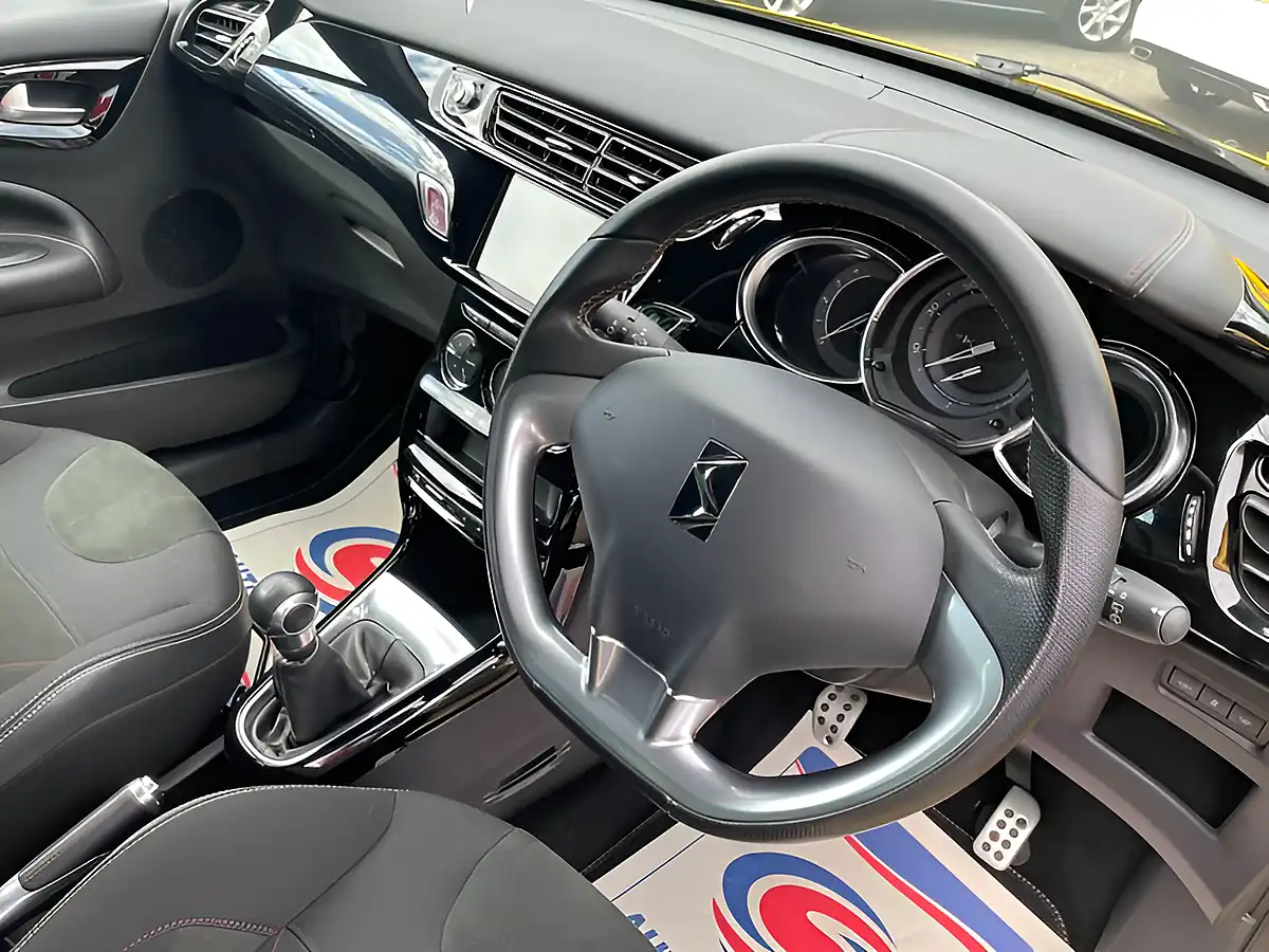 Used 2017 DS DS 3 Performance Line Yellow - Interior and Exterior details 11