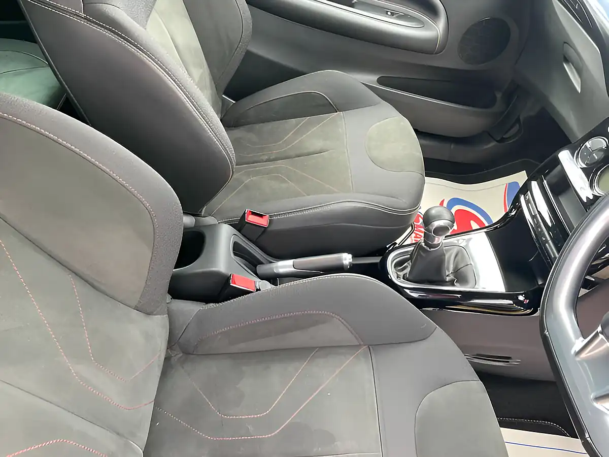 Used 2017 DS DS 3 Performance Line Yellow - Interior and Exterior details 12