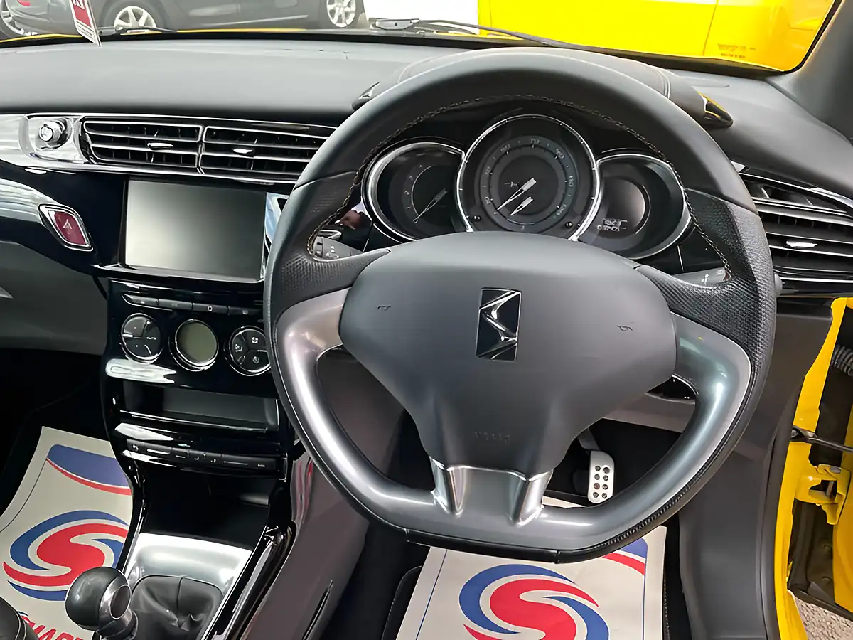 Used 2017 DS DS 3 Performance Line Yellow - Interior and Exterior details 16
