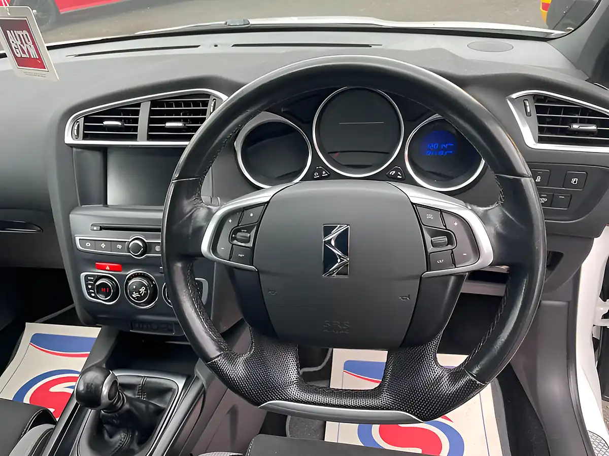 Used 2017 DS DS 4 Prestige White - Interior and Exterior details 16