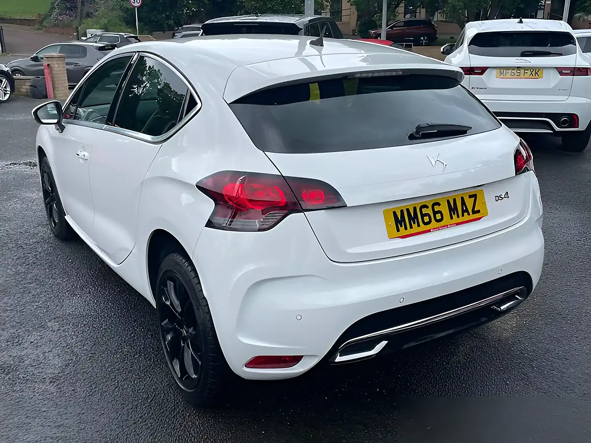 Used 2017 DS DS 4 Prestige White - Interior and Exterior details 6