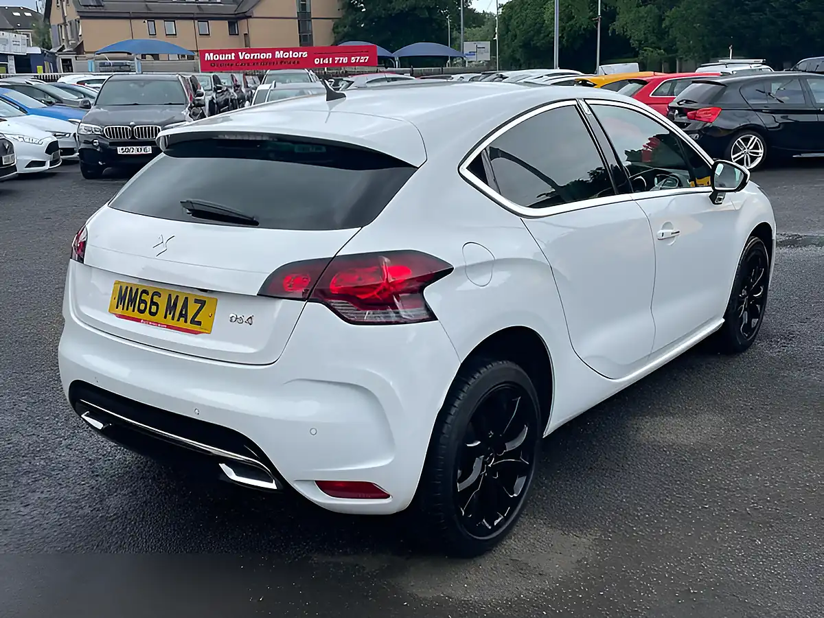 Used 2017 DS DS 4 Prestige White - Interior and Exterior details 8