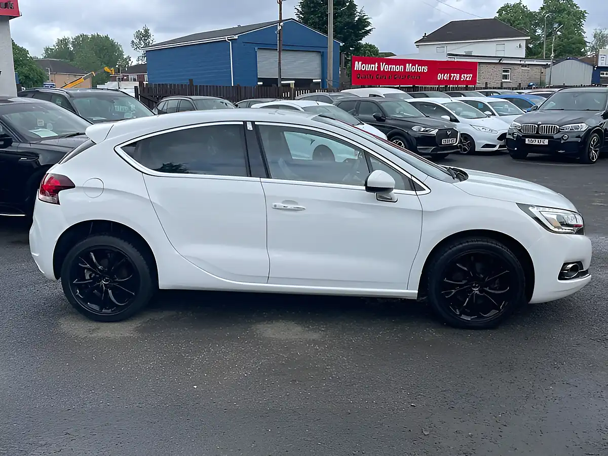 Used 2017 DS DS 4 Prestige White - Interior and Exterior details 9