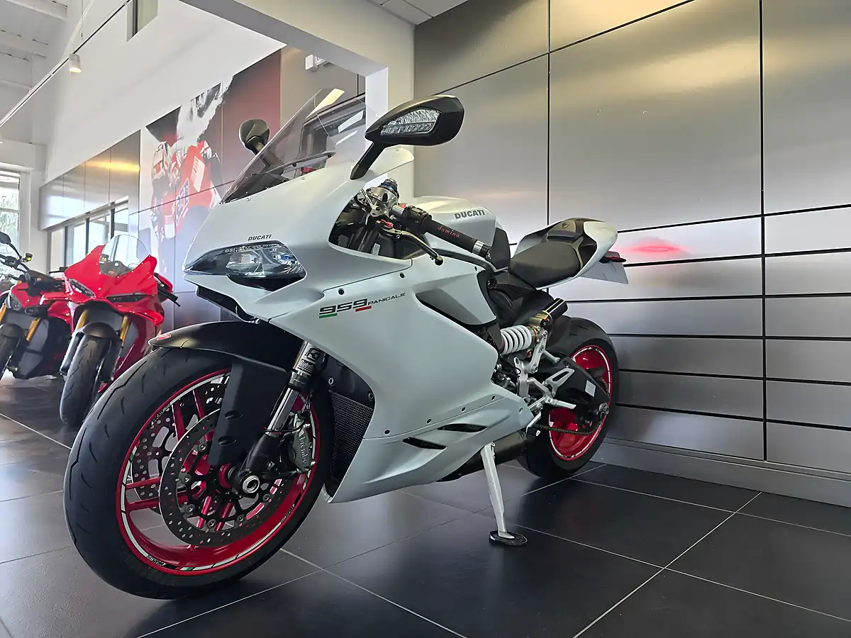 Used 2017 Ducati 959 Panigale White - Interior and Exterior details 11