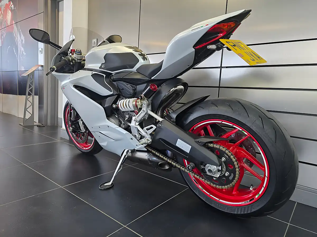 Used 2017 Ducati 959 Panigale White - Interior and Exterior details 17