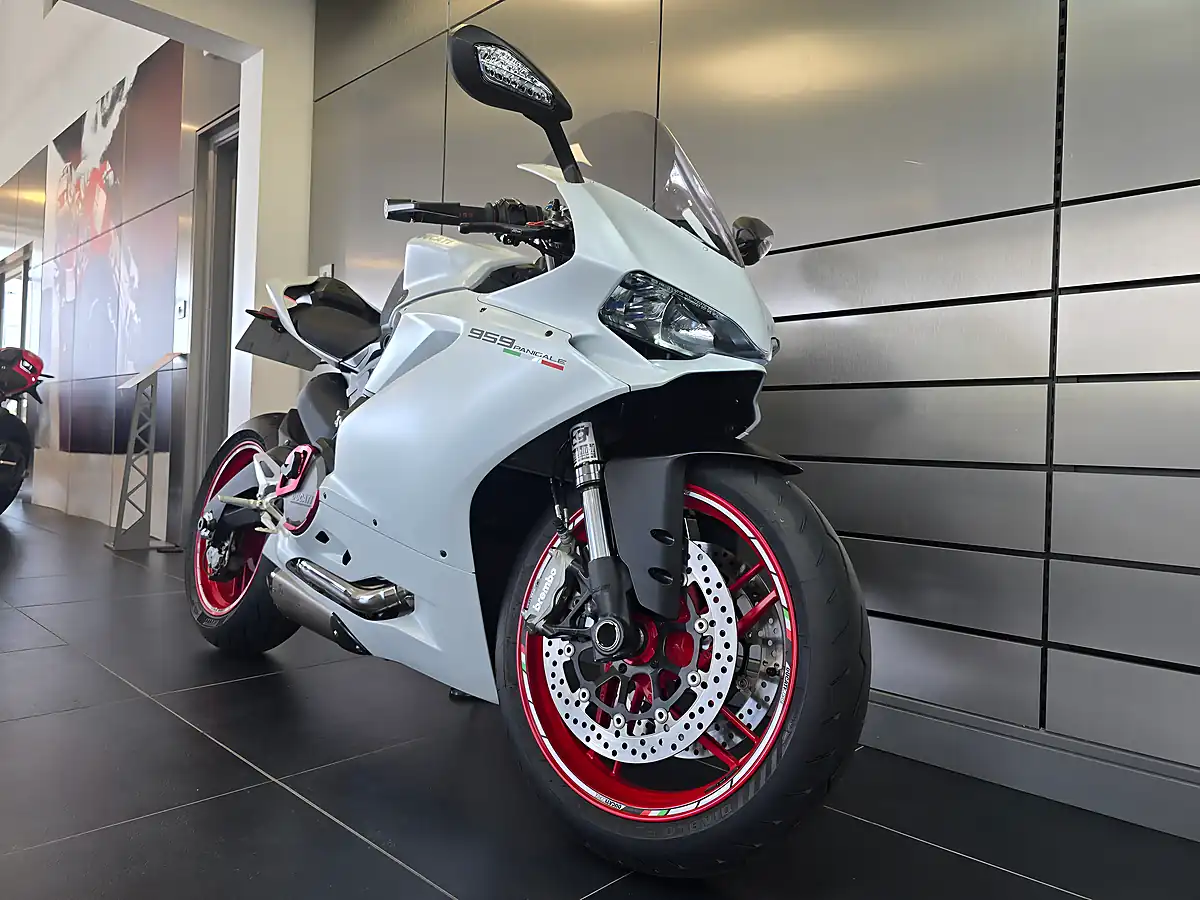 Used 2017 Ducati 959 Panigale White - Interior and Exterior details 3