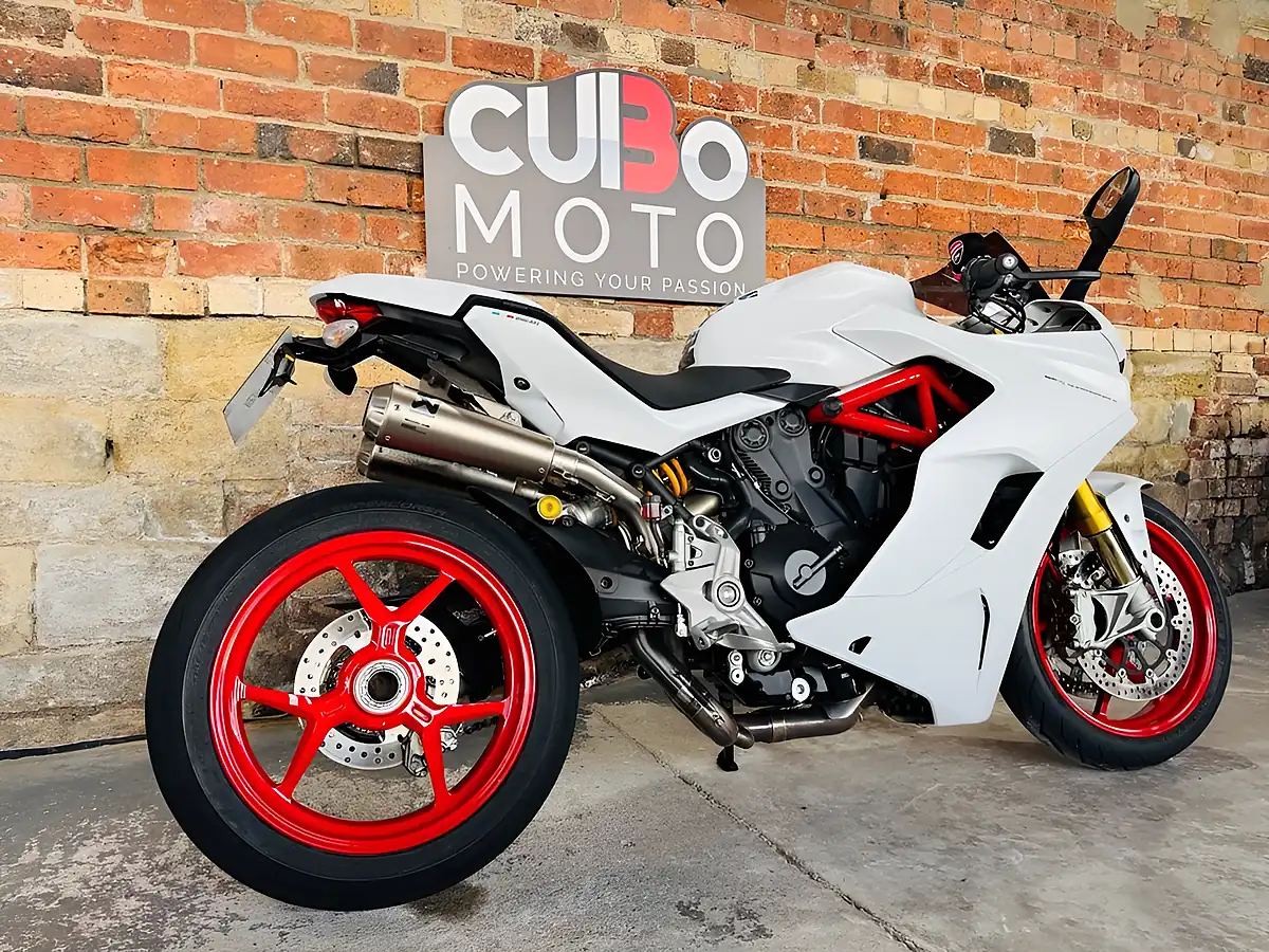 Used 2017 Ducati Supersport S S White - Interior and Exterior details 4