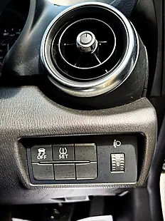 Used 2017 Fiat 124 Spider Classica Ice White - Interior and Exterior details 11
